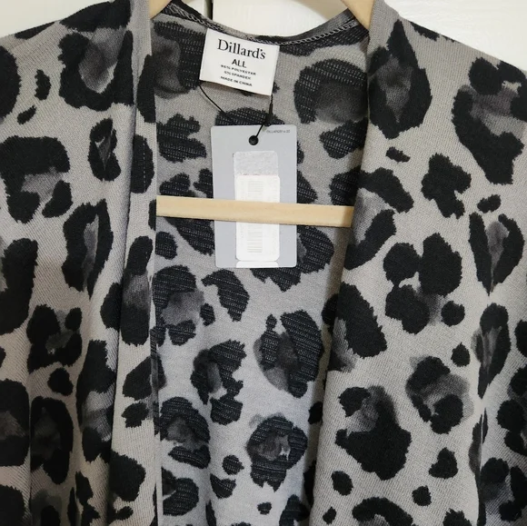 Dillard's Leopard Print Poncho/ Cape - Picture 3 of 5